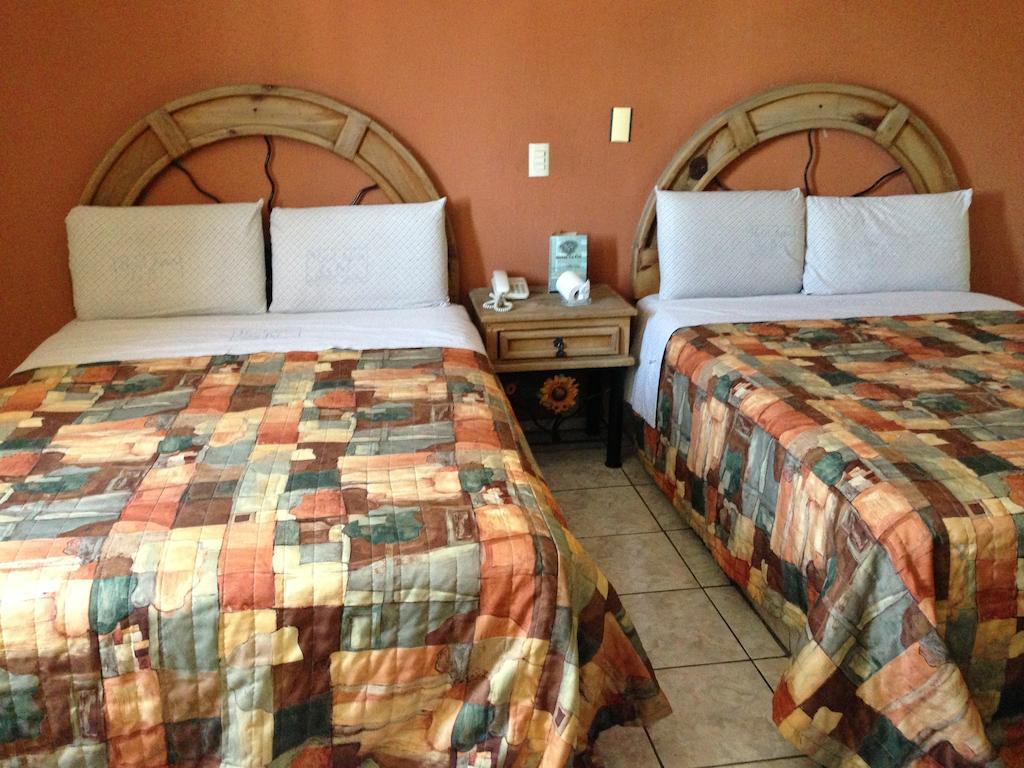 Hotel La Paz Guadalajara Pokoj fotografie