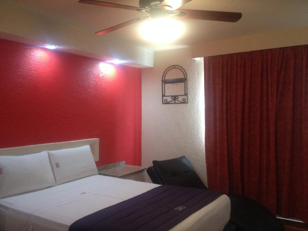 Hotel La Paz Guadalajara Pokoj fotografie